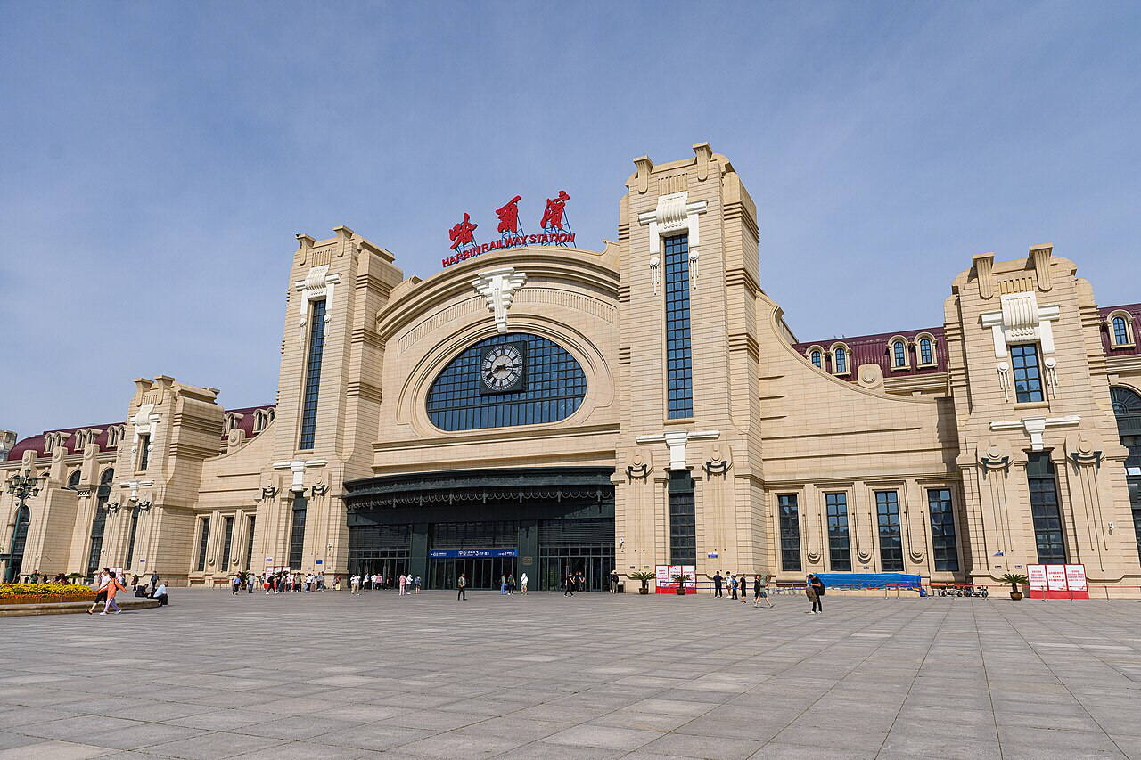 South facade of Harbin Railway Station in China, province Heilongjiang. Source: Wikipedia.